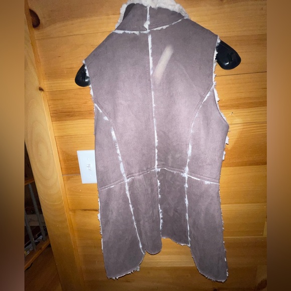 Women’s suede vest. Size medium - Picture 3 of 4